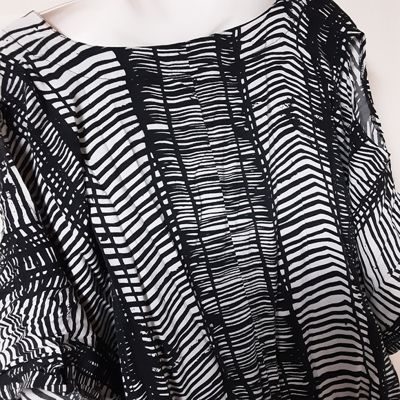 I.Q. & Co. Top Size 3X Stripe Cold Shoulder Dolman EUC - Picture 8 of 13